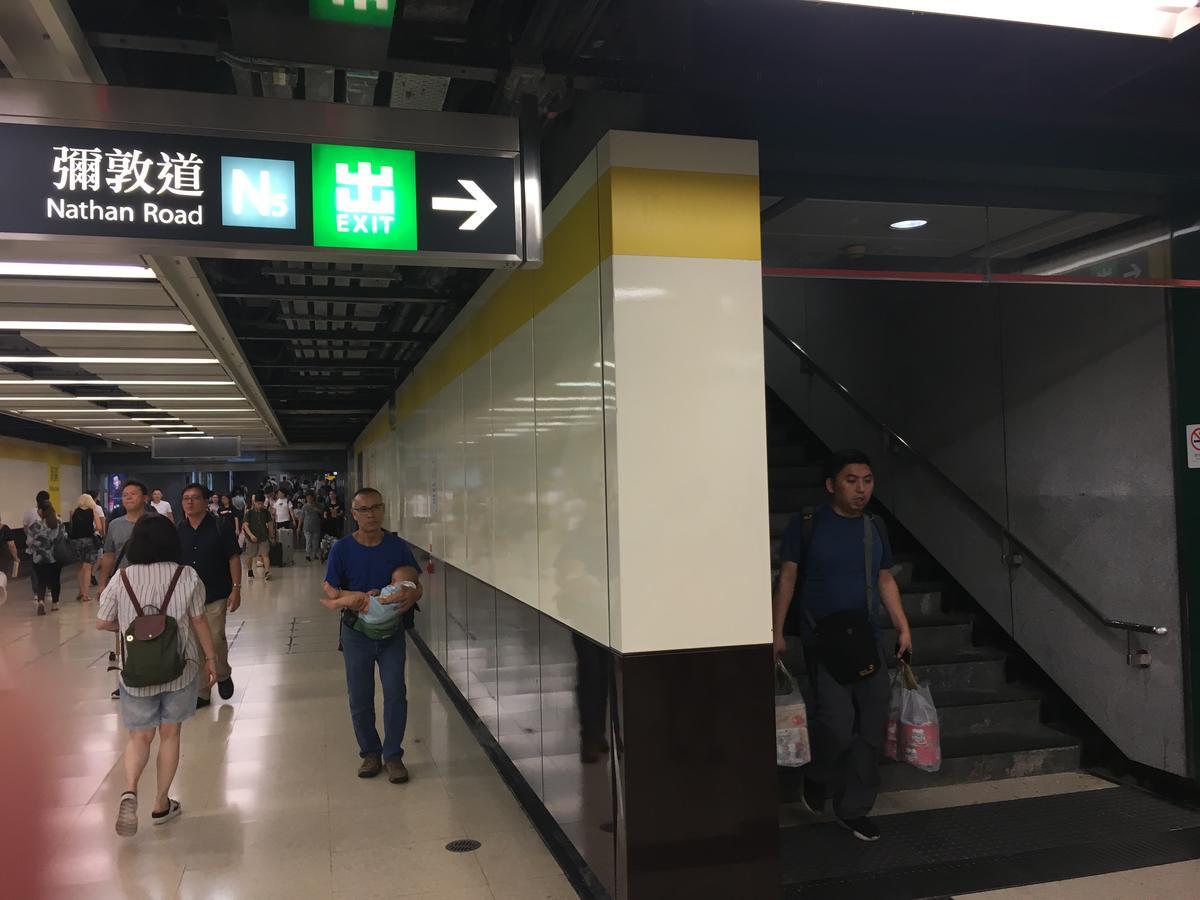Hop Inn On Nathan Road Гонконг Экстерьер фото